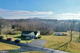 522 Manor Hill Dr, Toms Brook, VA 22660 - Photo 1