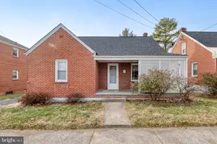517 W King St, Strasburg, VA 22657 - Photo 1