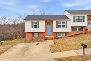 549 Stonewall St, Strasburg, VA 22657 - Photo 1