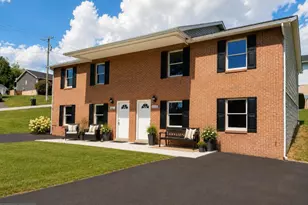 621 Thompson St, Strasburg, VA 22657 - Photo 1