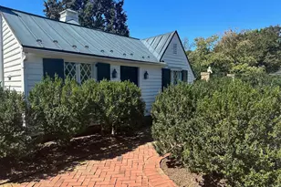 11 Chatham Heights Rd, Fredericksburg, VA 22405 - Photo 1