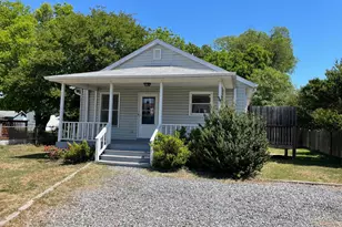 209 E Chatham St, Fredericksburg, VA 22405 - Photo 1