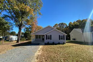 77 Lakeview Dr, Colonial Beach, VA 22443 - Photo 1