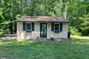 183 Wakefield Dr, Colonial Beach, VA 22443 - Photo 1