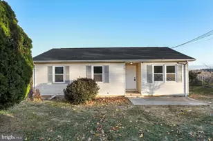 210 E 19th St, Front Royal, VA 22630 - Photo 1