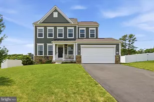 100 Ladysthumb Cir, Charles Town, WV 25414 - Photo 1