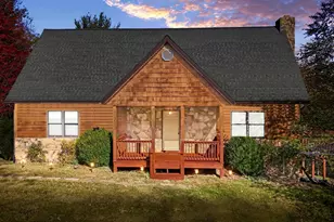 286 Colonial Dr, Berkeley Springs, WV 25411 - Photo 1