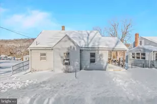 310 Greenway Dr, Berkeley Springs, WV 25411 - Photo 1