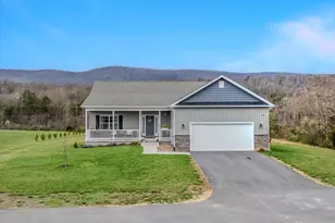 117 Mickey Mantle Ct, Berkeley Springs, WV 25411 - Photo 1