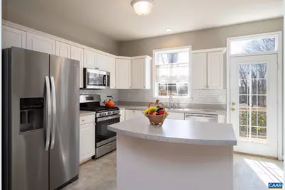 1041 Carrington Pl, Charlottesville, VA 22901 - Photo 5