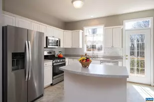 1041 Carrington Pl, Charlottesville, VA 22901 - Photo 5