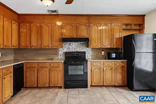 5694 Patrick Henry Hwy, Roseland, VA 22967 - Photo 13