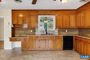 5694 Patrick Henry Hwy, Roseland, VA 22967 - Photo 15