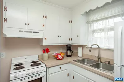 402 13th St, Charlottesville, VA 22902 - Photo 11