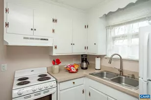 402 13th St, Charlottesville, VA 22902 - Photo 11