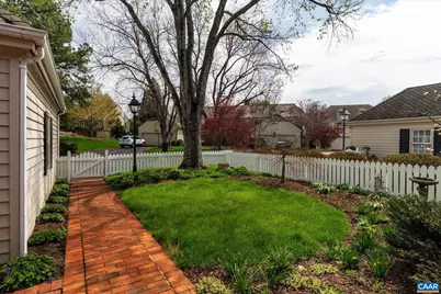 560 Dryden Pl, Charlottesville, VA 22903 - Photo 7