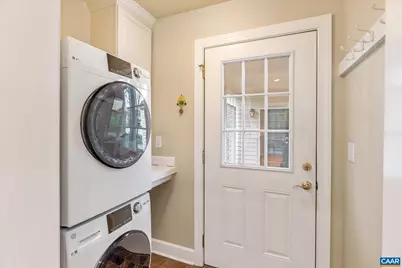 560 Dryden Pl, Charlottesville, VA 22903 - Photo 15