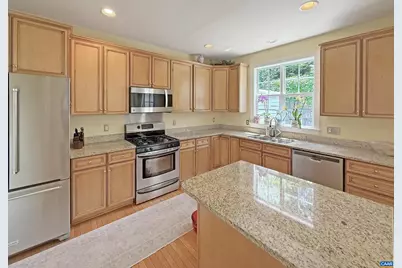 1102 Saint Charles Ct, Charlottesville, VA 22901 - Photo 5