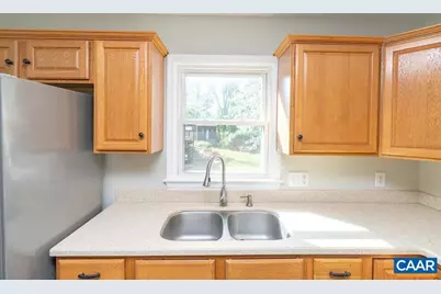 102 Dorset Ct, Charlottesville, VA 22911 - Photo 9