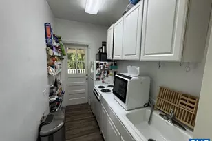 1820 Rugby Pl, Charlottesville, VA 22903 - Photo 3