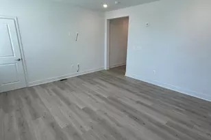 2512 W Peninsula Dr, Baltimore, MD 21230 - Photo 9