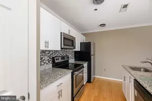 2702 Lighthouse Point E, Baltimore, MD 21224 - Photo 5