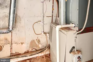 529 N Curley St, Baltimore, MD 21205 - Photo 37