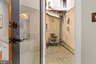 2010 Fountain St, Baltimore, MD 21231 - Photo 23