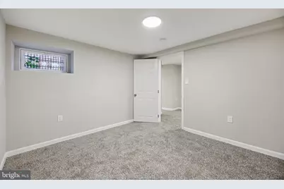 329 E University Parkway, Baltimore, MD 21218 - Photo 37