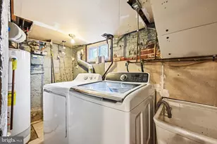 3425 Pleasant Pl, Baltimore, MD 21211 - Photo 29