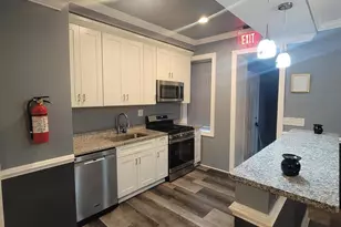 405 Lyndhurst St, Baltimore, MD 21229 - Photo 3