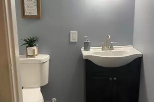 405 Lyndhurst St, Baltimore, MD 21229 - Photo 9