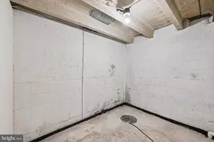 2303 Bayleaf Ct, Baltimore, MD 21209 - Photo 33