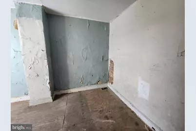 1127 N Milton Avenue, Baltimore, MD 21213 - Photo 11