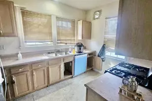 3802 Grantley Rd, Baltimore, MD 21215 - Photo 5