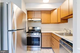 4410 Falls Bridge Dr, Baltimore, MD 21211 - Photo 13