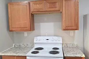 1042 Ellicott Dr, Baltimore, MD 21216 - Photo 3