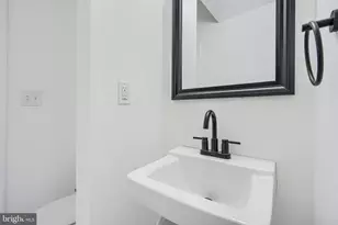 7 S Carrollton Ave, Baltimore, MD 21223 - Photo 27