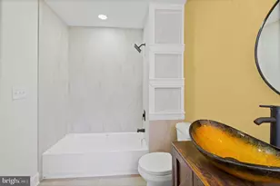 727 E 20th St, Baltimore, MD 21218 - Photo 19