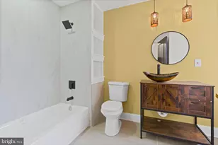 727 E 20th St, Baltimore, MD 21218 - Photo 25