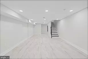 727 E 20th St, Baltimore, MD 21218 - Photo 23