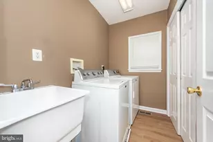 4021 Barrington Rd, Baltimore, MD 21207 - Photo 15