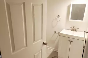 519 E 28th Street E, Baltimore, MD 21218 - Photo 19