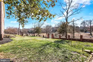 818 W University Pkwy, Baltimore, MD 21210 - Photo 11