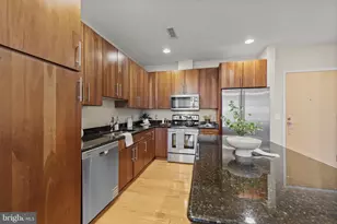 2772 Lighthouse Point E, Baltimore, MD 21224 - Photo 7