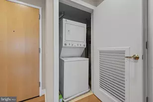 2772 Lighthouse Point E, Baltimore, MD 21224 - Photo 25