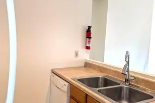 1906 Fleet St, Baltimore, MD 21231 - Photo 9