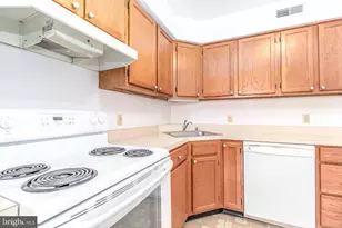 215 S Eaton St, Baltimore, MD 21224 - Photo 9