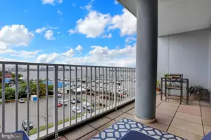 2702 Lighthouse Point E, Baltimore, MD 21224 - Photo 5