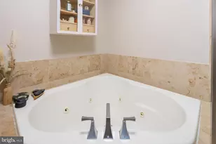 2772 Lighthouse Point E, Baltimore, MD 21224 - Photo 33